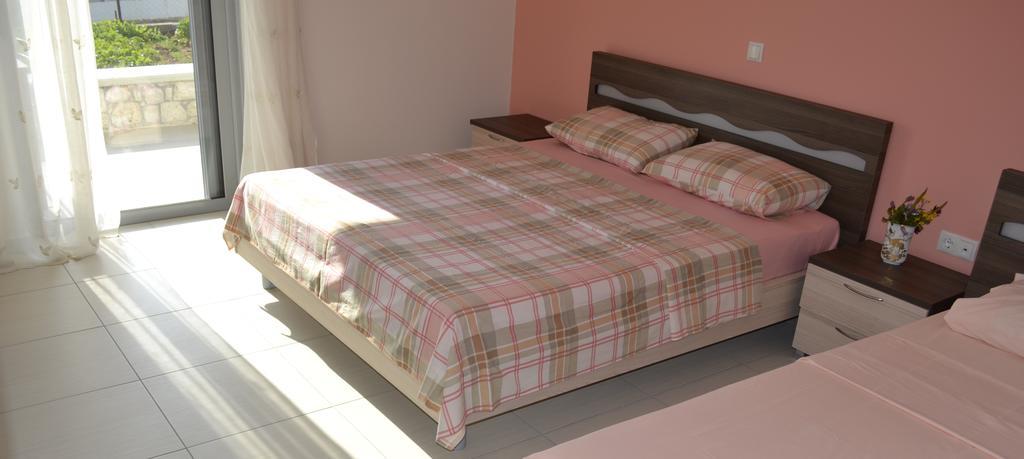 Riviera Rooms Химар Стая снимка