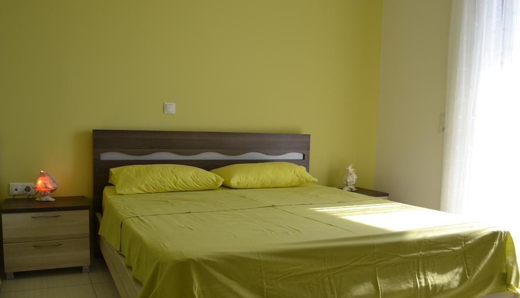 Riviera Rooms Химар Стая снимка