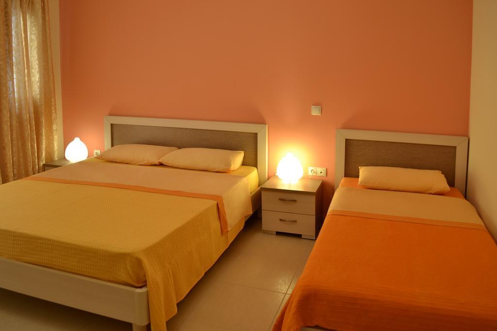 Riviera Rooms Химар Стая снимка